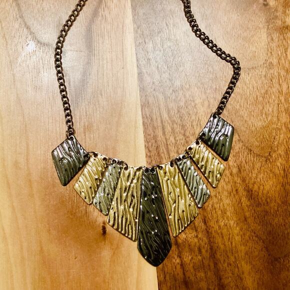 Paparazzi โฅ Texture Tigress - Multi Necklace and Earrings Set - Picture 4 of 4